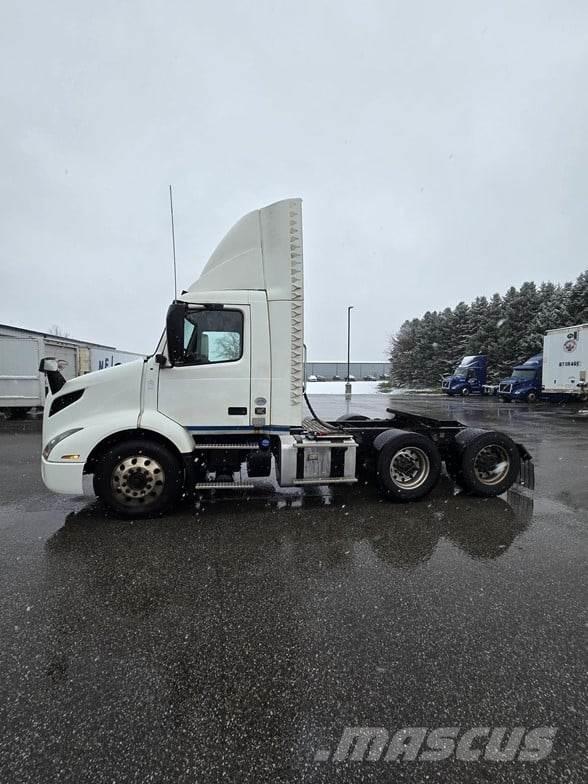 Volvo VNR64T300 Naudoti vilkikai