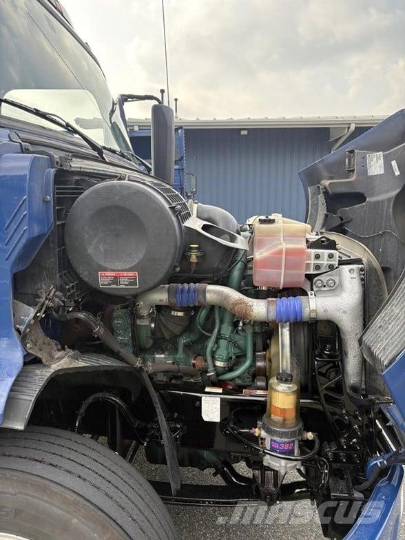 Volvo VNR64T300 Naudoti vilkikai