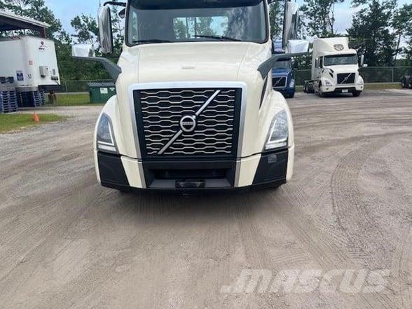 Volvo VNR64T300 Naudoti vilkikai