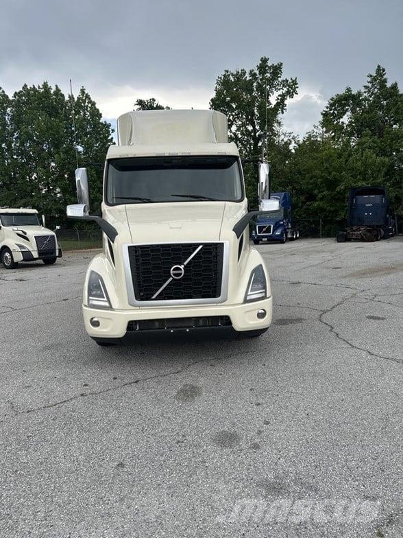 Volvo VNR64T640 Naudoti vilkikai