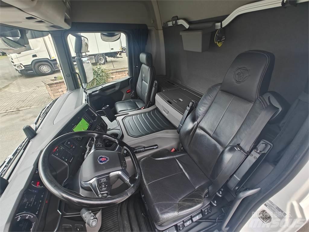 Scania P280 Sunkvežimiai su dengtu kėbulu