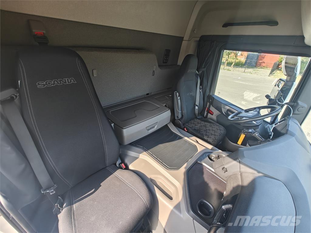 Scania P450 Sunkvežimiai su keliamuoju kabliu