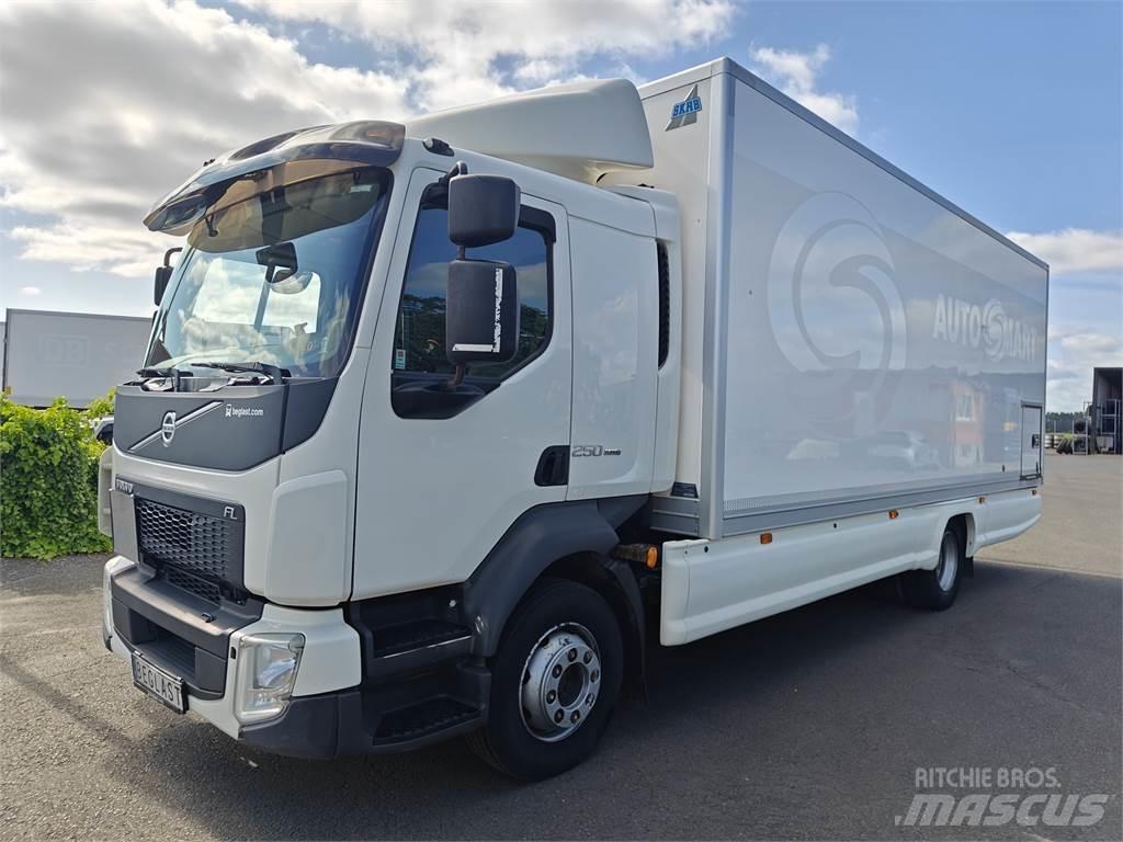 Volvo FL250 Sunkvežimiai su dengtu kėbulu