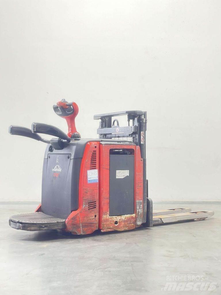 Linde D12AP-133 Rankiniai vėžimėliai
