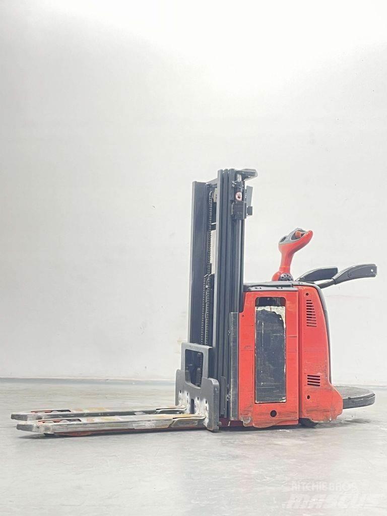 Linde D12AP-133 Rankiniai vėžimėliai