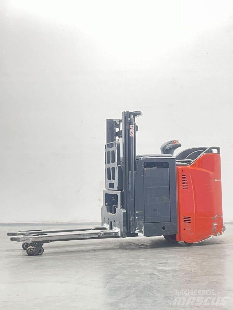 Linde D12HPSP-133 Rankiniai vėžimėliai