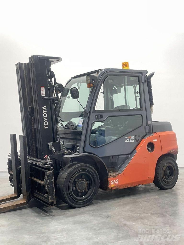 Toyota 40-8FD40N Dyzeliniai krautuvai