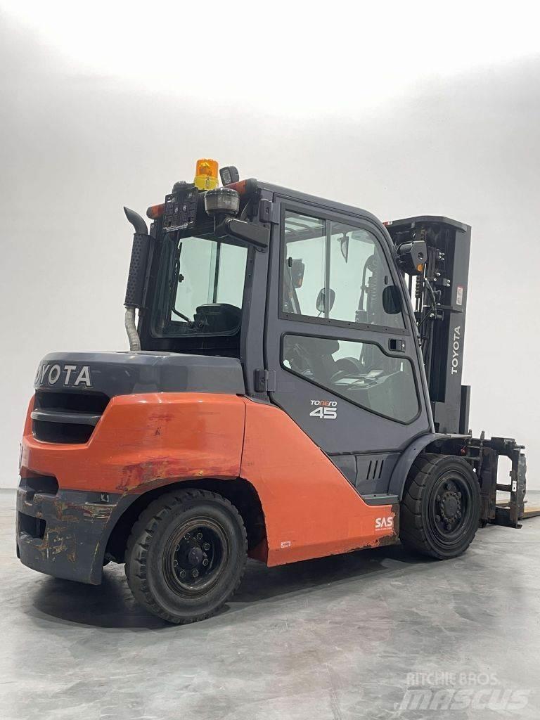 Toyota 40-8FD40N Dyzeliniai krautuvai