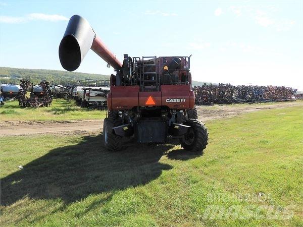 Case IH 8230 Derliaus nuėmimo kombainai