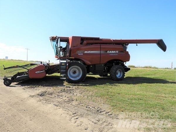 Case IH 8230 Derliaus nuėmimo kombainai