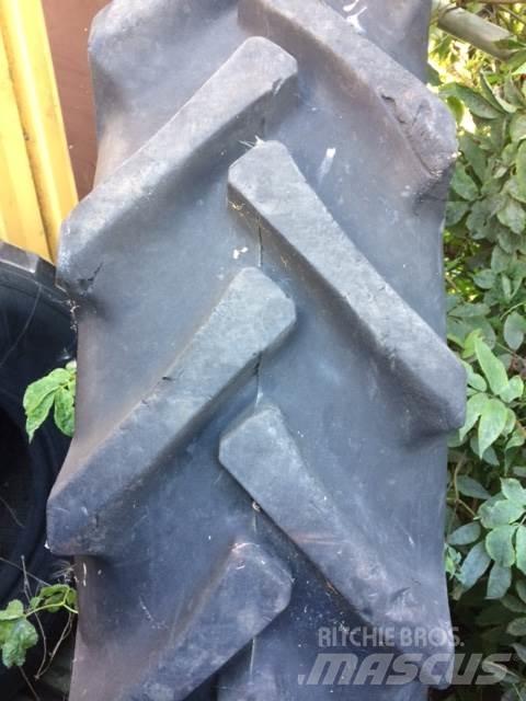  12.4x36 Padangos, ratai ir ratlankiai