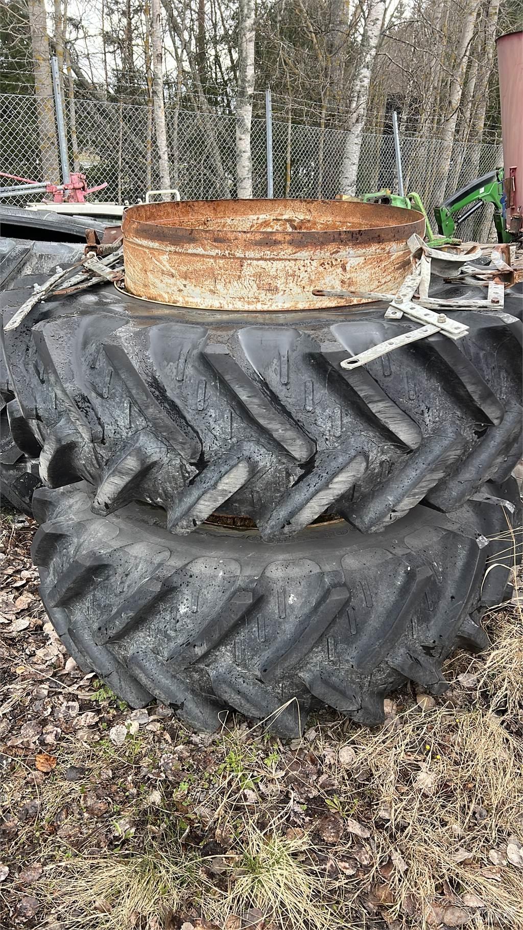  20.8R 38 Padangos, ratai ir ratlankiai
