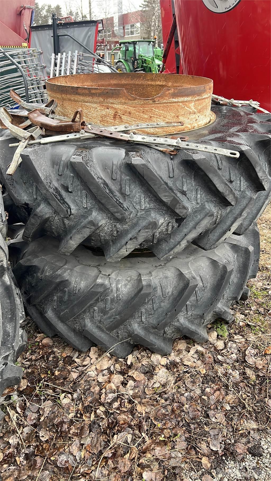  20.8R 38 Padangos, ratai ir ratlankiai