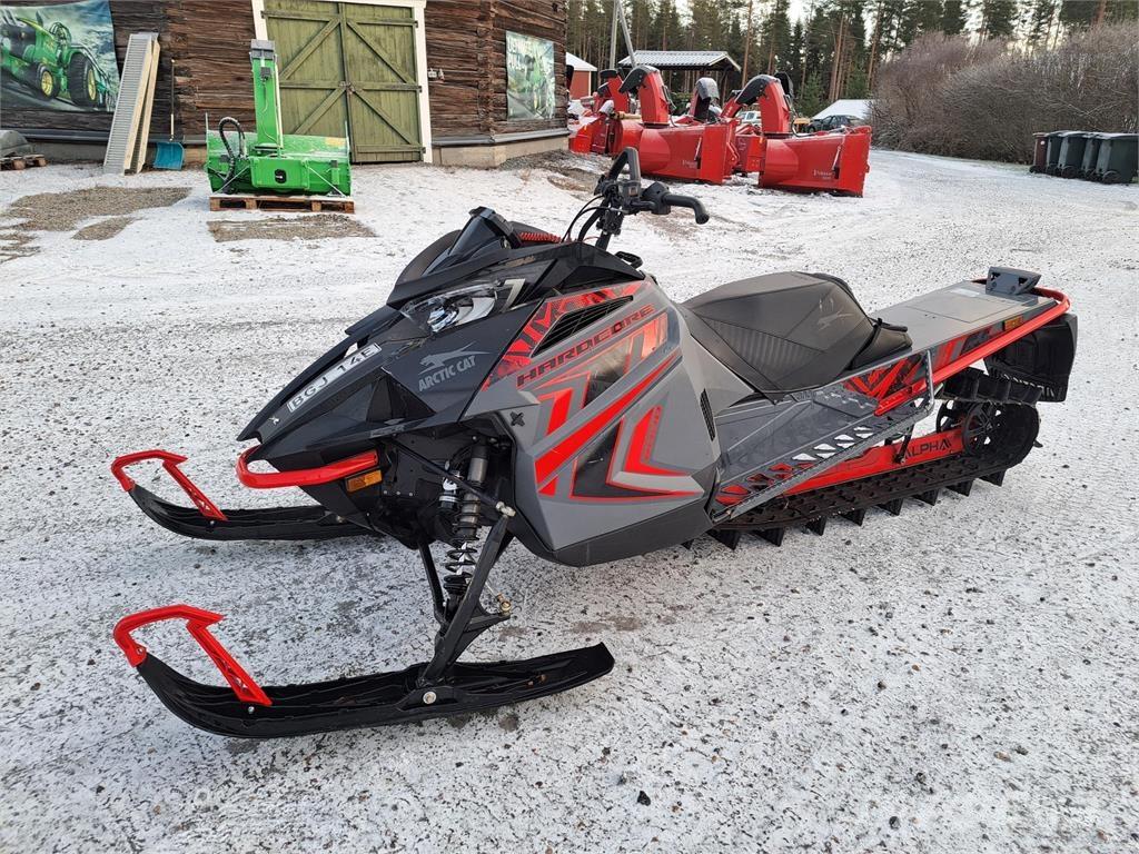 Arctic Cat M 8000 ALPHA Sniegaeigiai