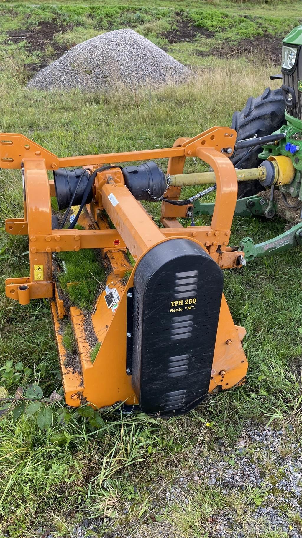 Berti TFH 250 BETESPUTS Ganyklų šienapjovės / rėžtuvės