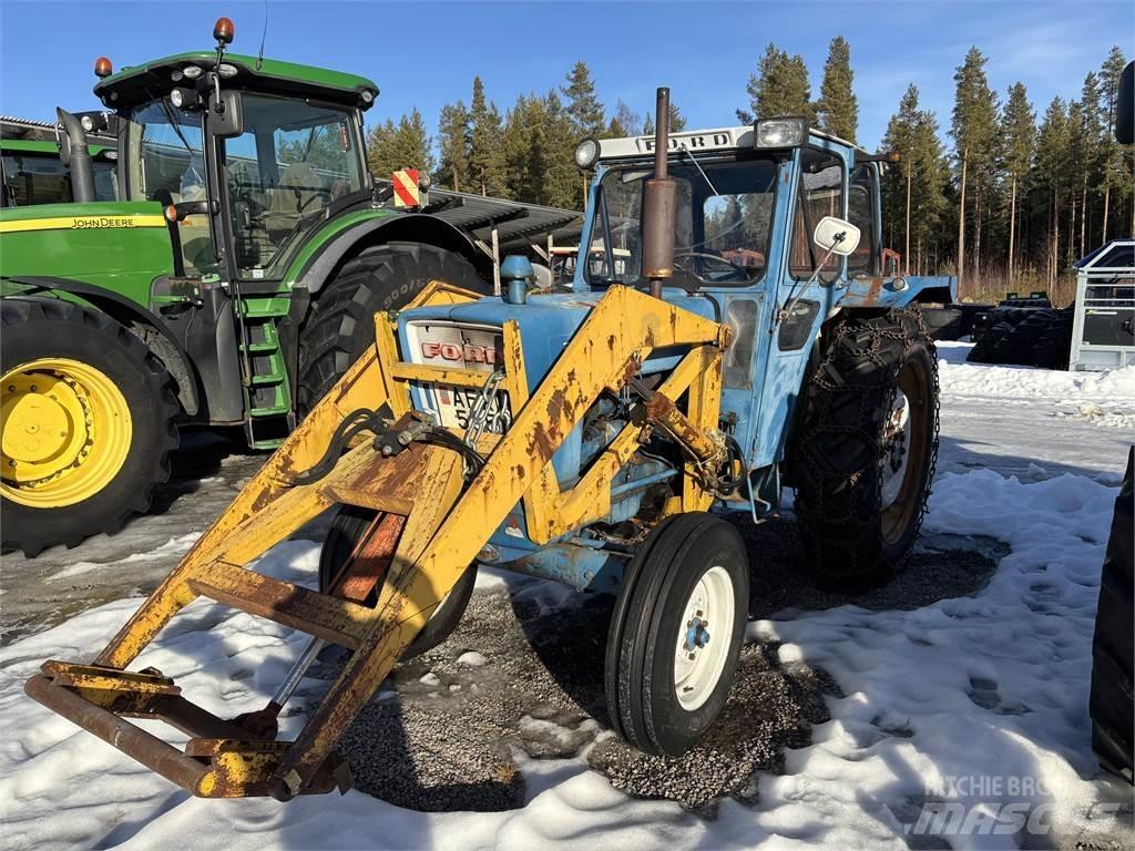 Ford 5000 med lastare Traktoriai