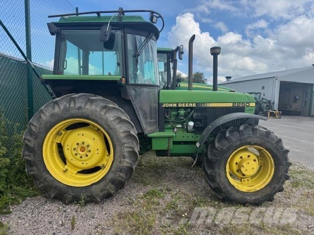 John Deere 2250 TRAKTOR Traktoriai