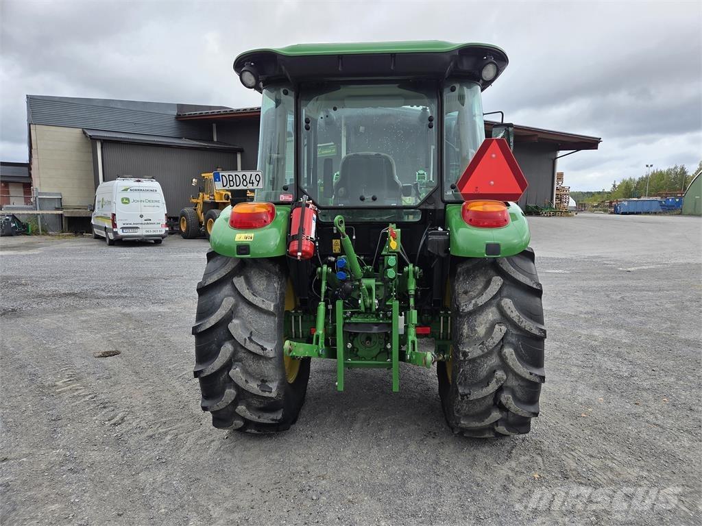 John Deere 5075E Traktoriai