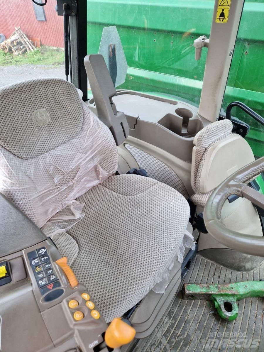 John Deere 5125 R Traktoriai