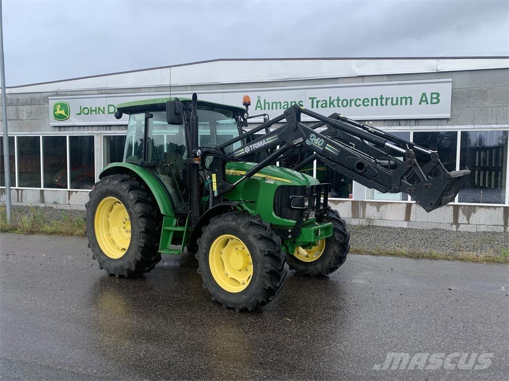 John Deere 5820 Traktoriai