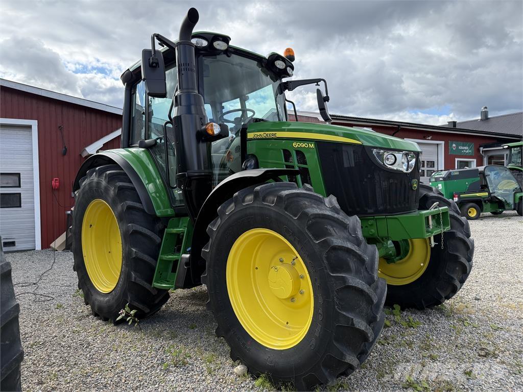 John Deere 6090M Traktoriai