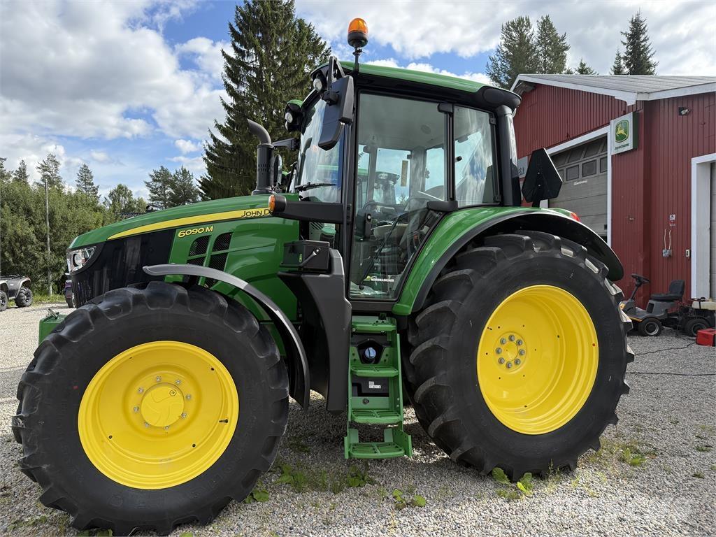 John Deere 6090M Traktoriai