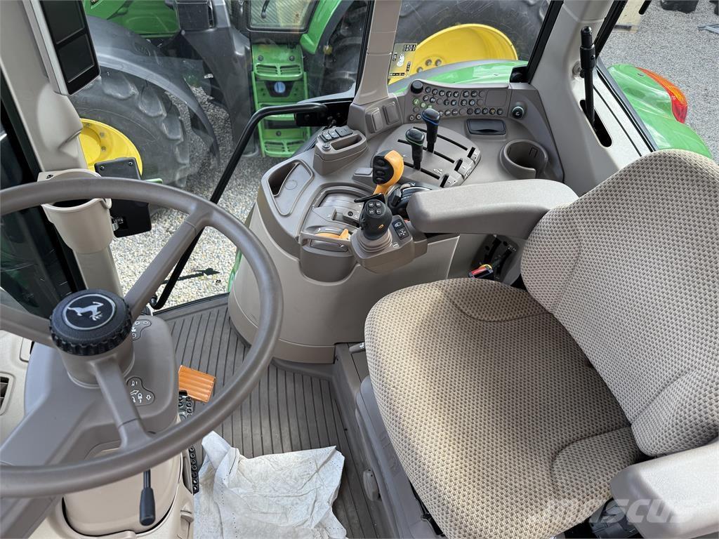 John Deere 6090M Traktoriai