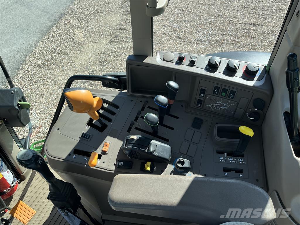 John Deere 6125M Traktoriai