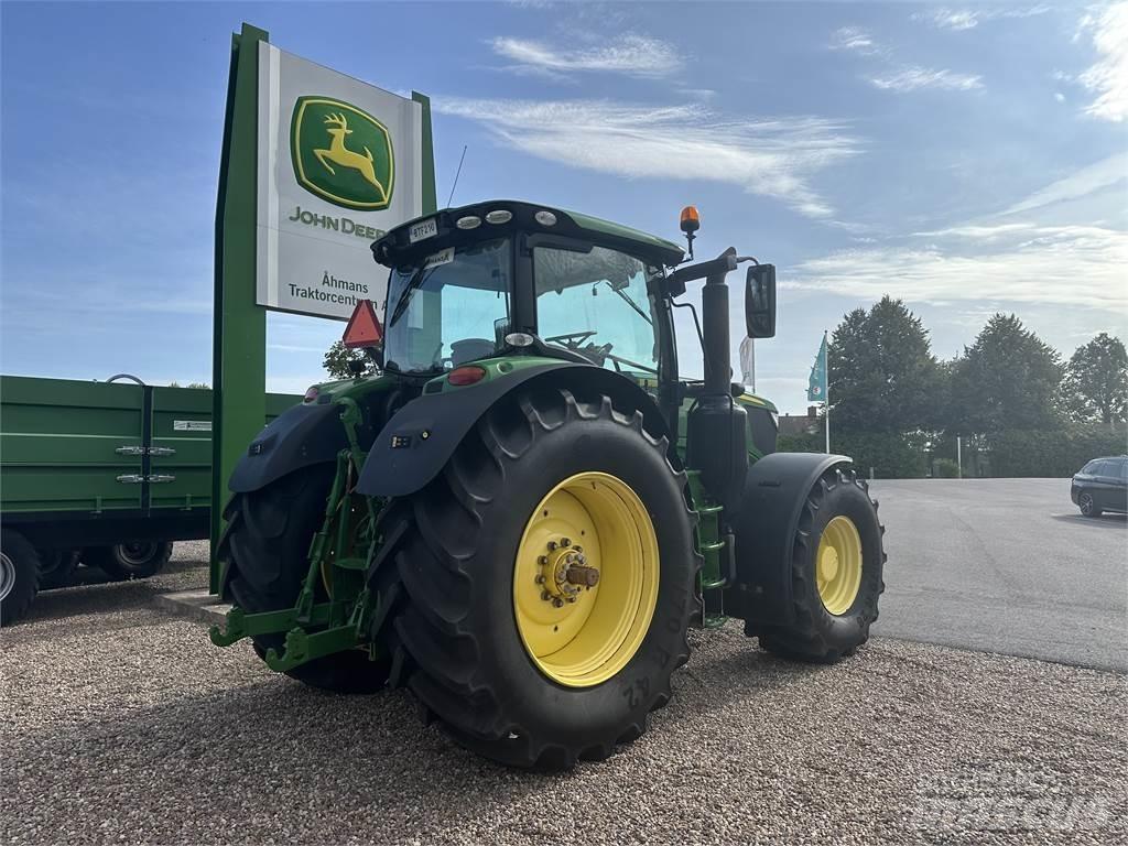 John Deere 6215R Traktoriai