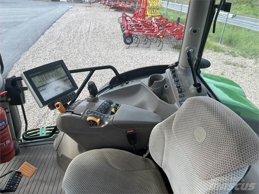 John Deere 6215R Traktoriai