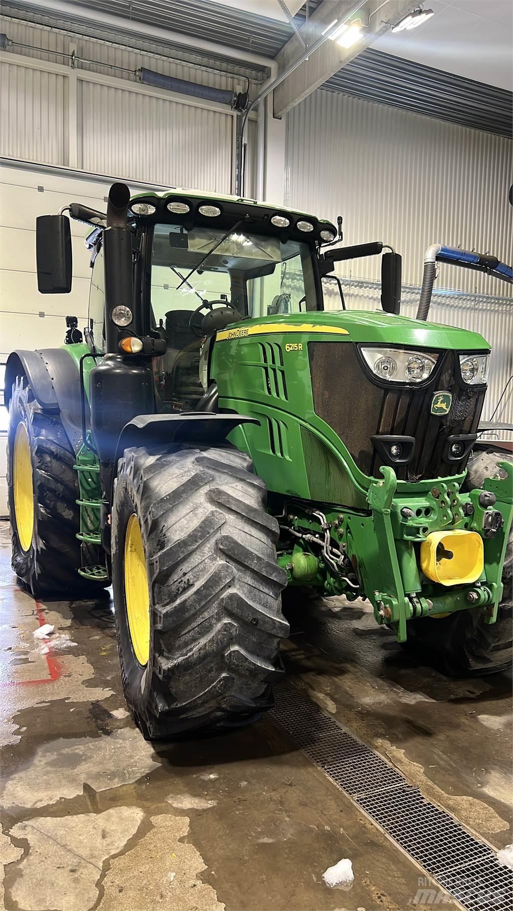 John Deere 6215R Traktoriai