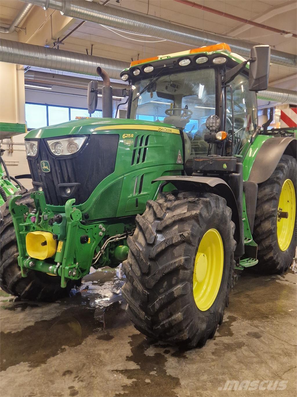 John Deere 6215R Traktoriai