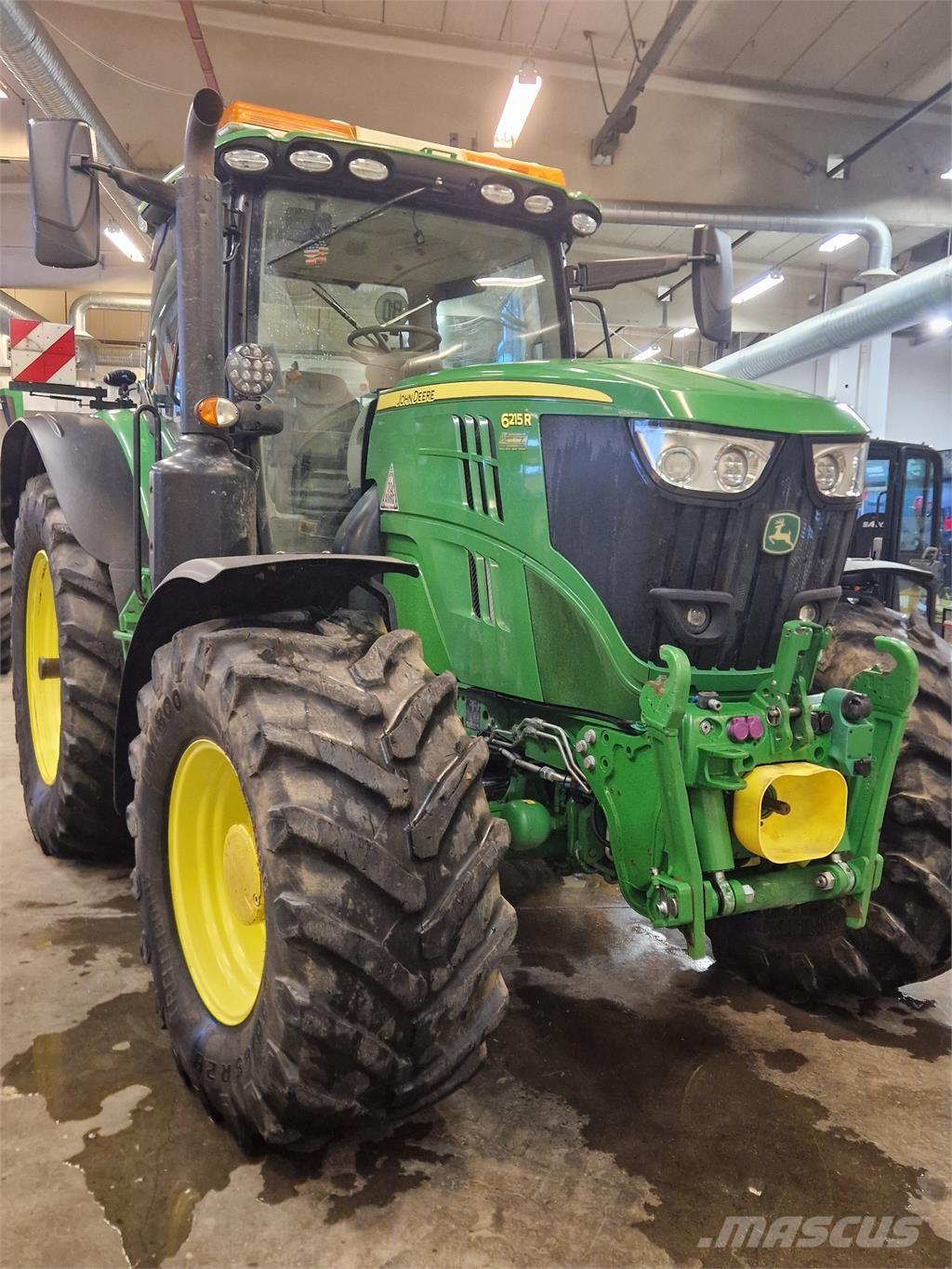 John Deere 6215R Traktoriai