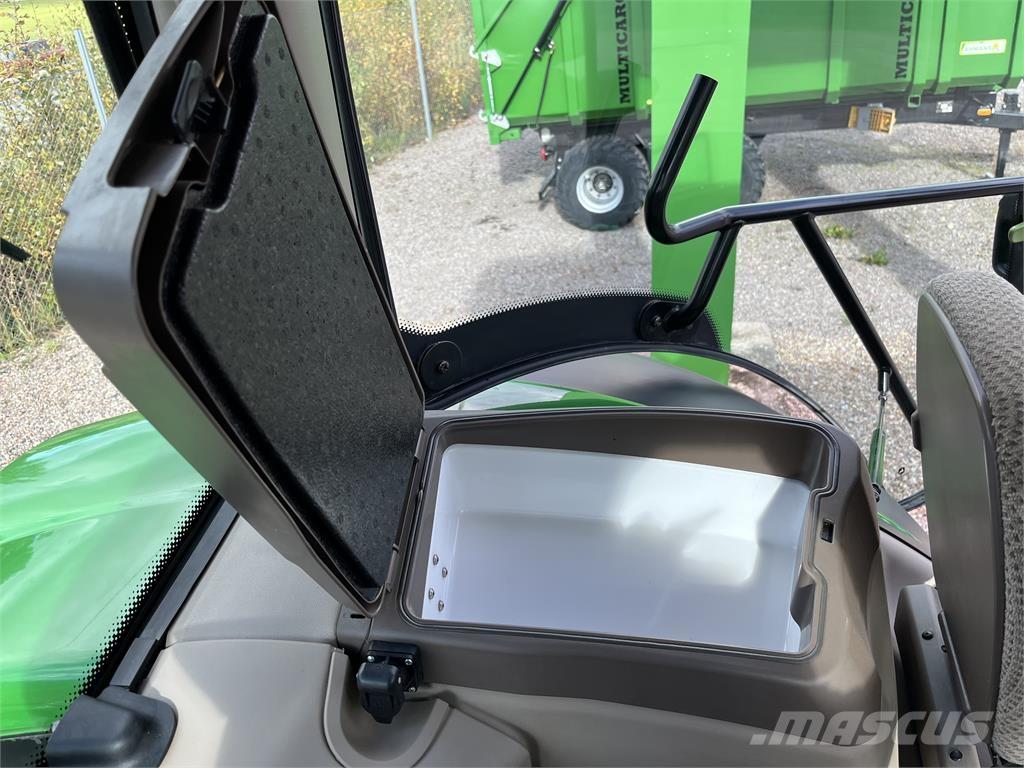 John Deere 6215R Traktoriai