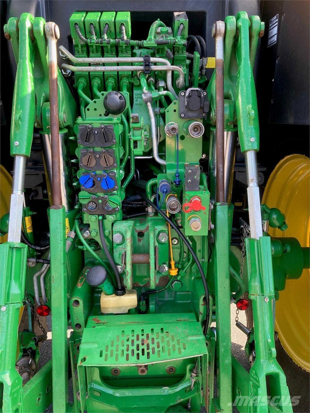 John Deere 6215R Traktoriai