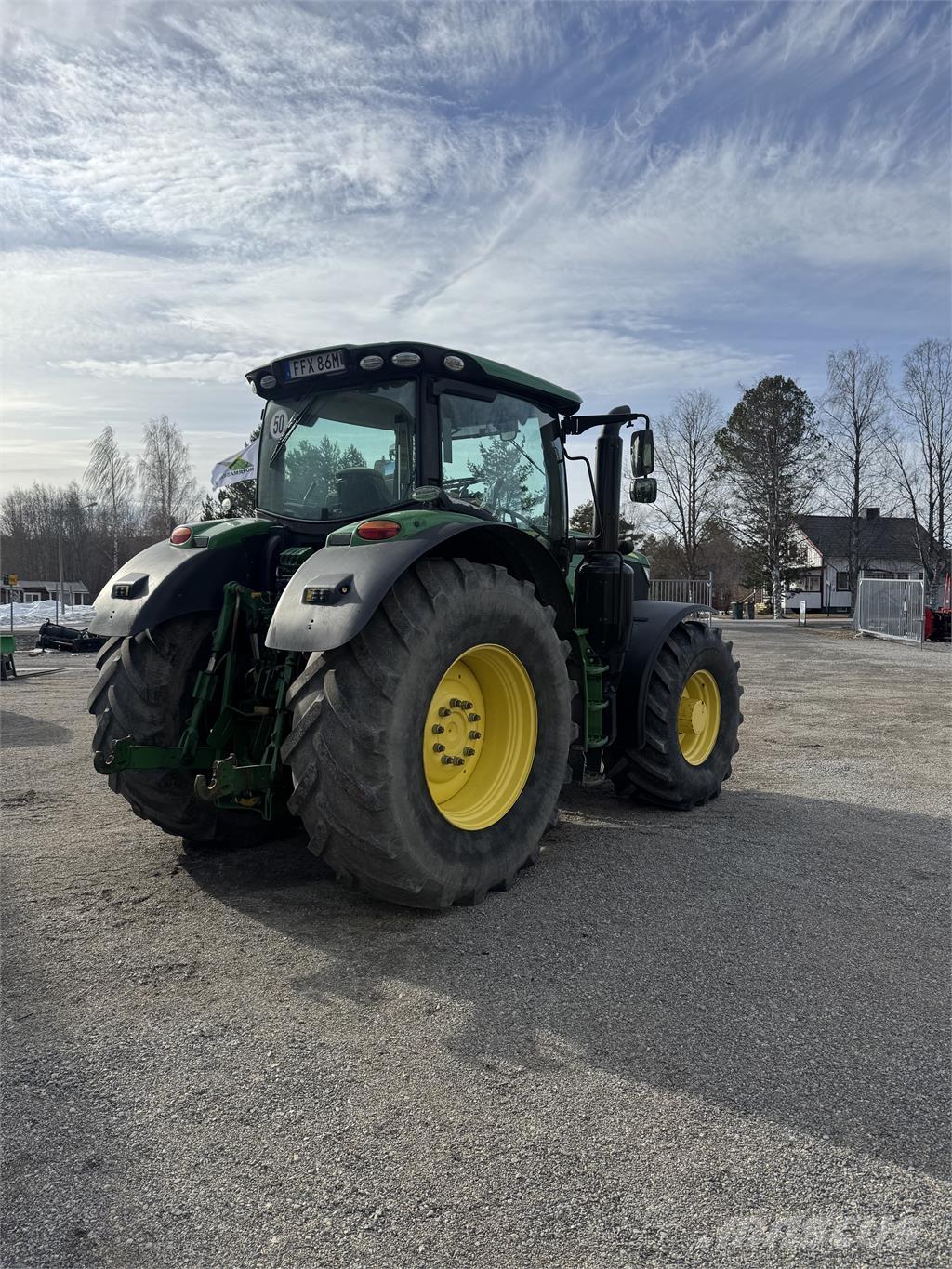 John Deere 6215R Traktoriai