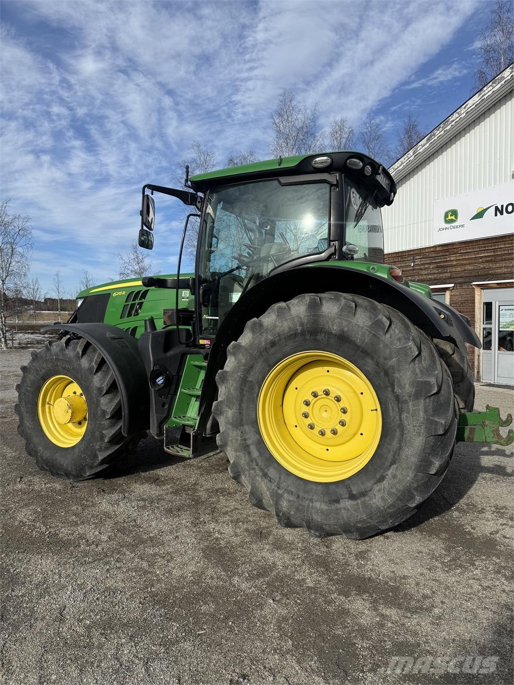 John Deere 6215R Traktoriai