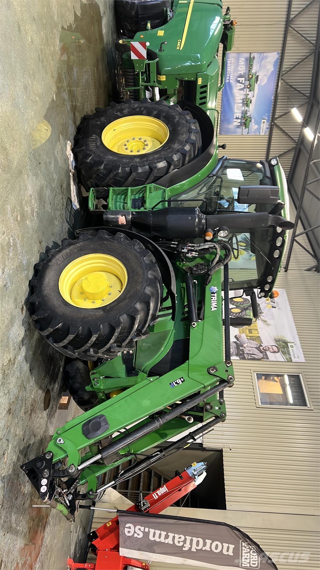 John Deere 6215R Traktoriai