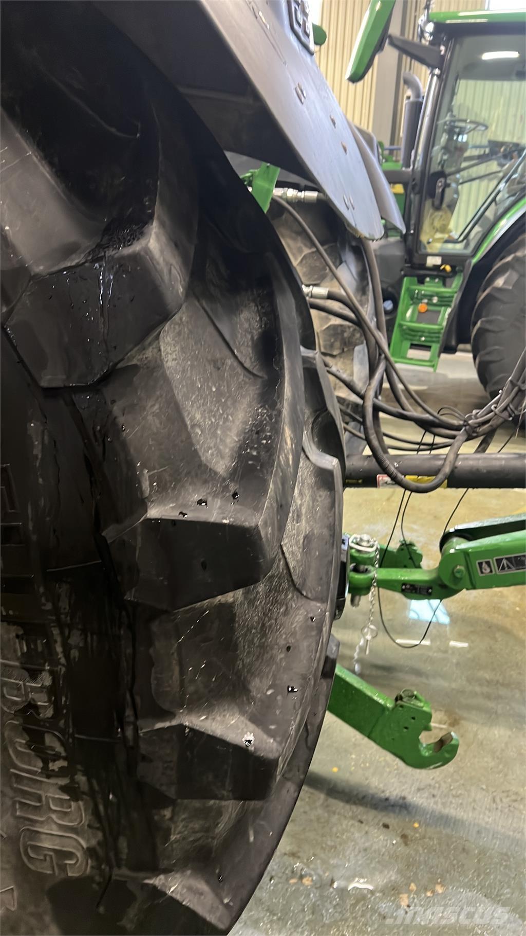 John Deere 6215R Traktoriai