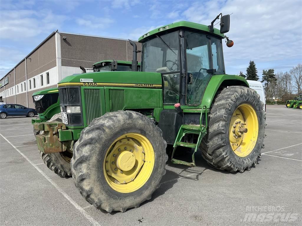 John Deere 7700 Traktoriai