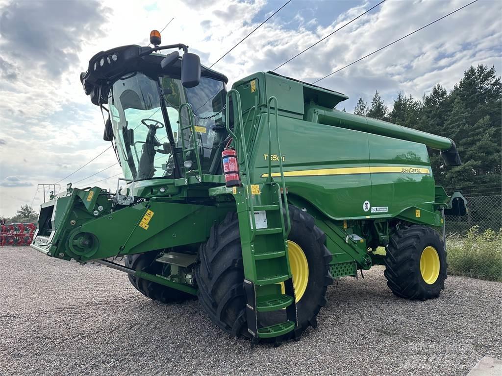 John Deere T550 Derliaus nuėmimo kombainai