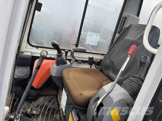 Kubota U35-3 a Vikšriniai ekskavatoriai