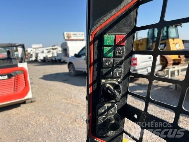Bobcat T64 Krautuvai su šoniniu pasukimu