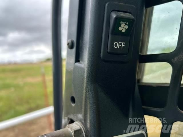 Bobcat T770 Krautuvai su šoniniu pasukimu