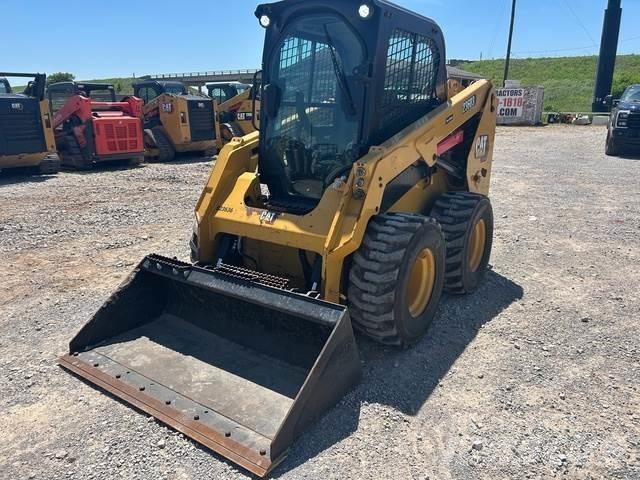 CAT 236D3 Padangos, ratai ir ratlankiai