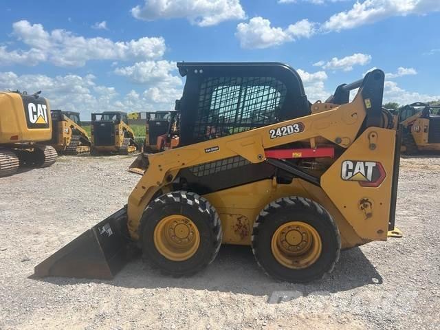 CAT 242D3 Padangos, ratai ir ratlankiai