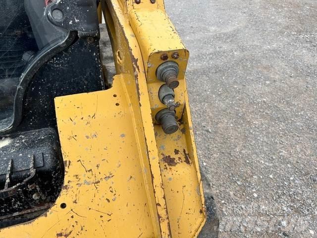 CAT 259D Krautuvai su šoniniu pasukimu