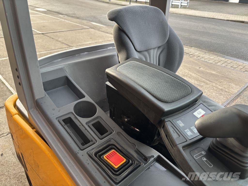 Jungheinrich EFG 320 Elektriniai šakiniai krautuvai