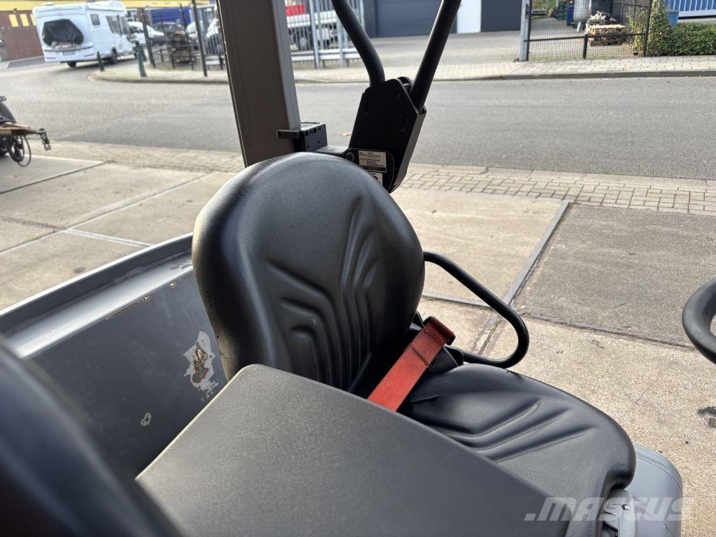 Jungheinrich EFG320 Elektriniai šakiniai krautuvai