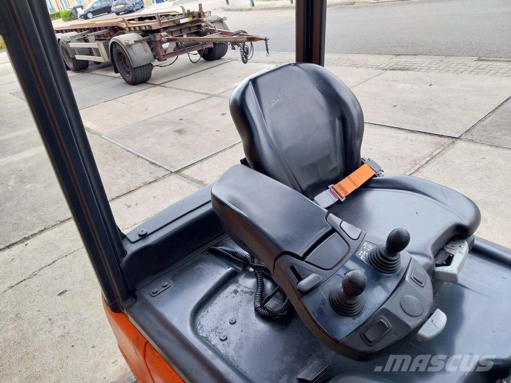 Linde E20L-02 Elektriniai šakiniai krautuvai